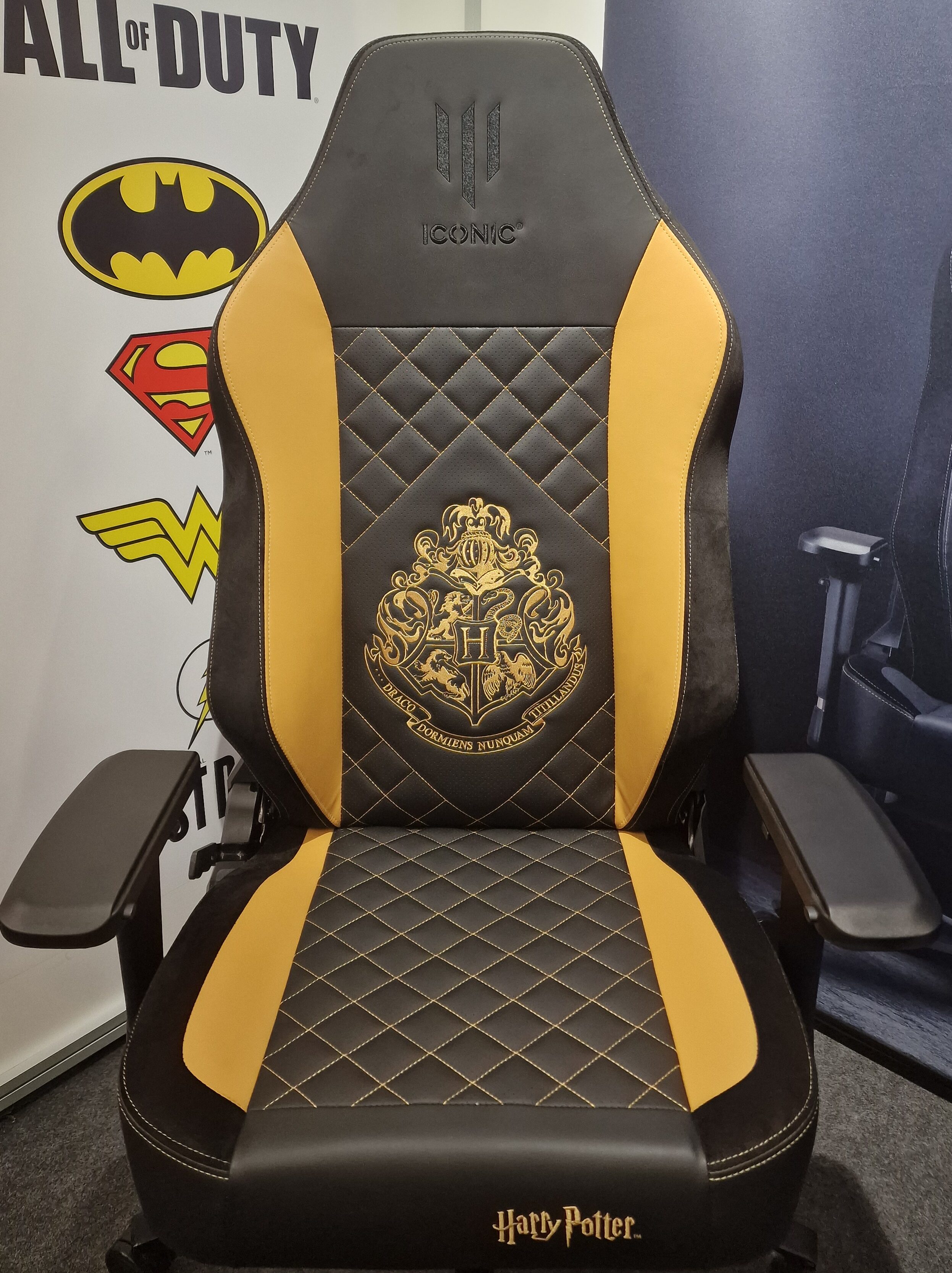 Subsonic - Iconic Gaming Chairs mit dem Harry Potter Skin auf der gamescom 2023 - Bild: Huskynarr