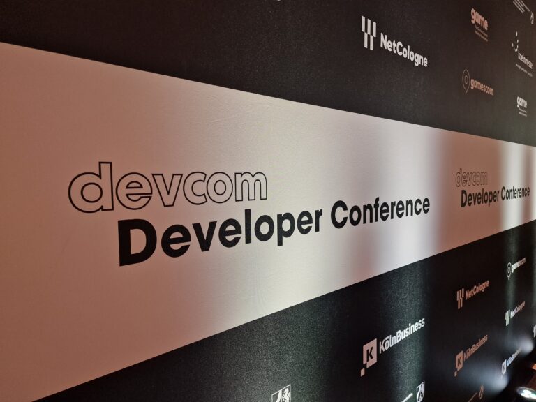 devcom developer Conference Foto Leinwand auf der Devcom 2024