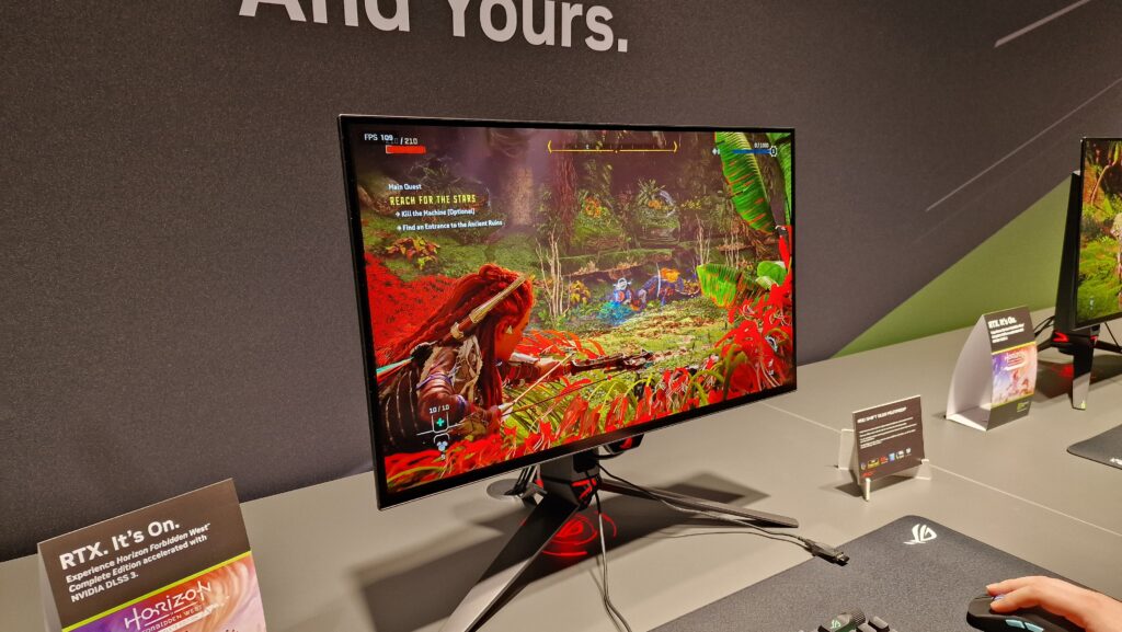 Der 26,5-Zoll ASUS ROG Swift OLED PG27AQDP Monitor mit 480Hz