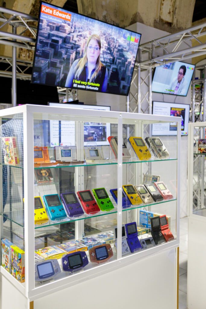 Gamm Videospielmuseum mit diversen Versionden von Nintendo Gameboys.