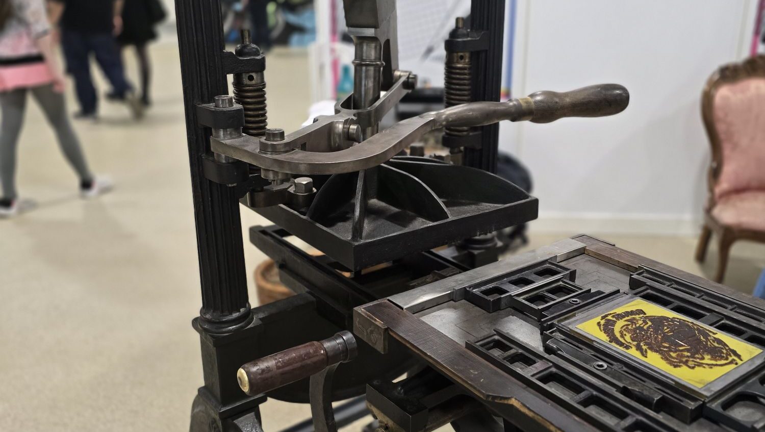 Fantasy Basel 2025 - Basler Mühle präsentiert historische 160 Jahre alte Druckerpresse.