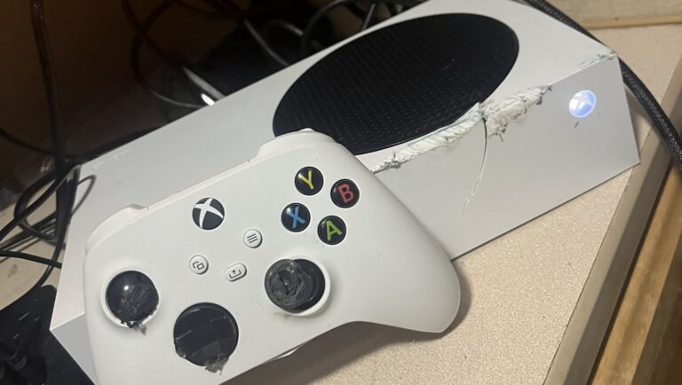 Defekte Xbox durch den Unfall - Quelle: Brandon - x.com/Jonzey8828