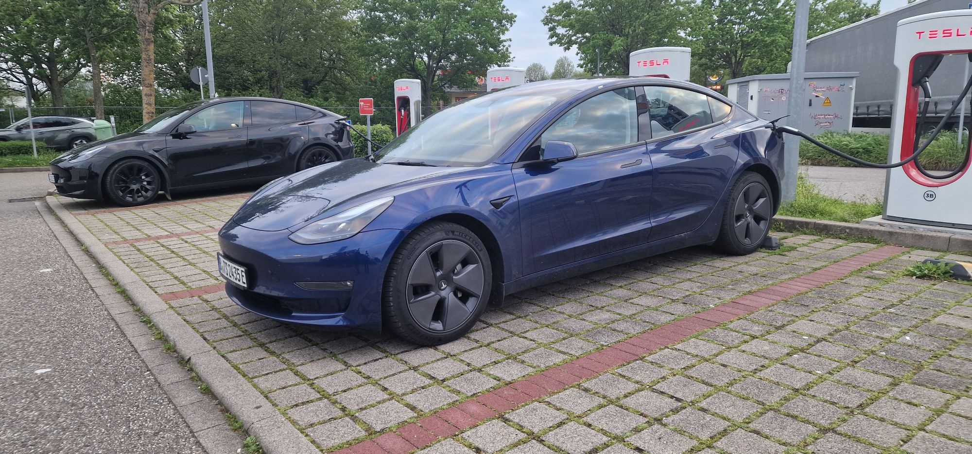 Tesla Model 3 am Super Charger
