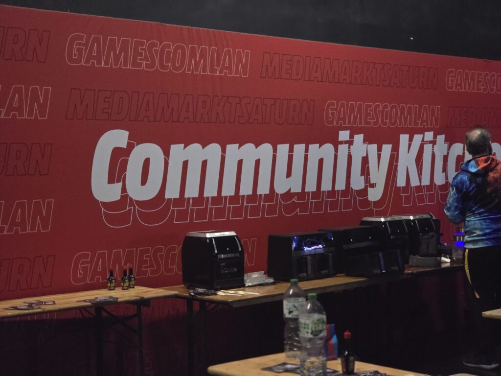Die von MediaMarkt gesponserte Community Küche auf der gamescom LAN 2026 - Bild: Huskynarr