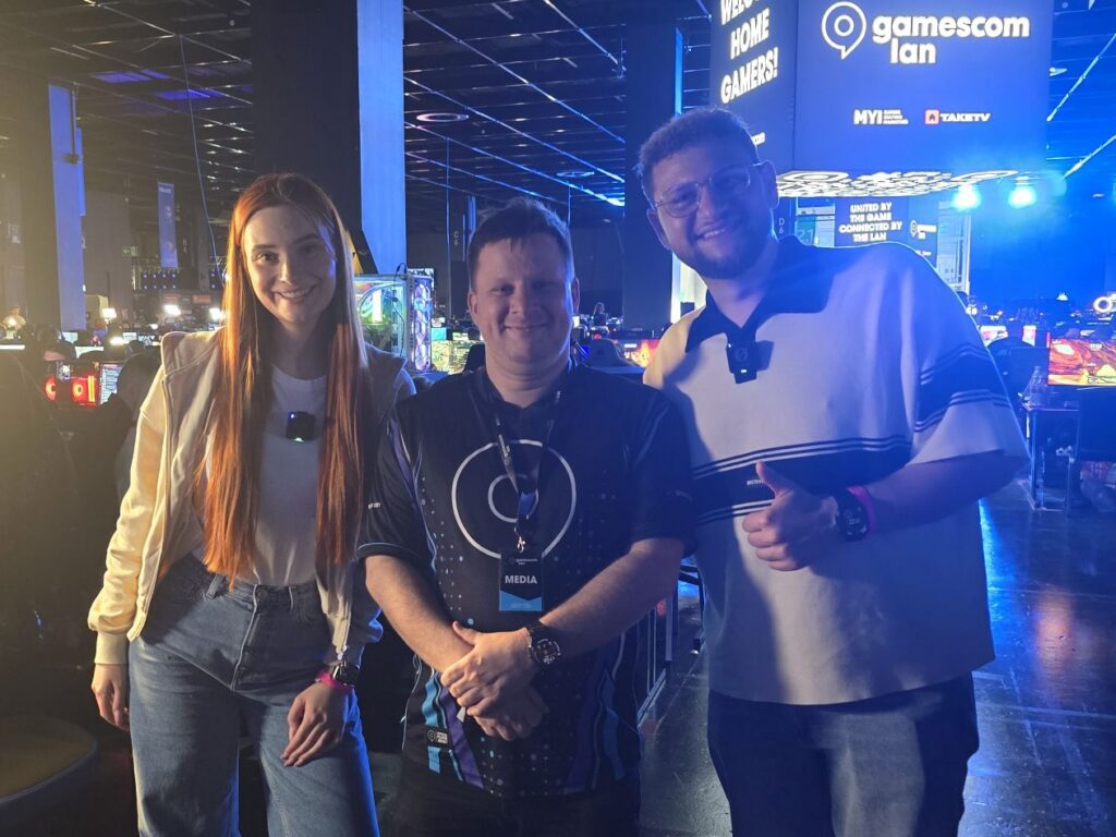 Unser Redakteur Sebastian Selinger (mitte) mit Diana & Anton.