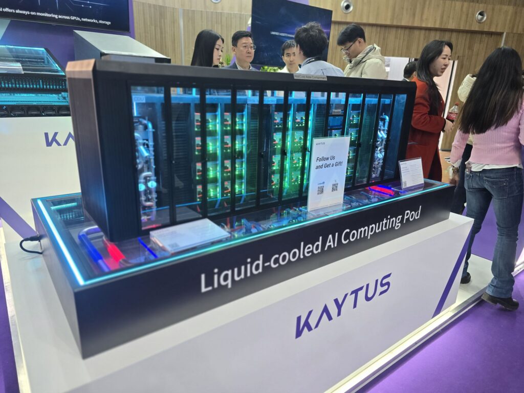 Das Modell eines wassergefkühlten Rechenzentrum von Kaytus - Bild: Sebastian Selinger