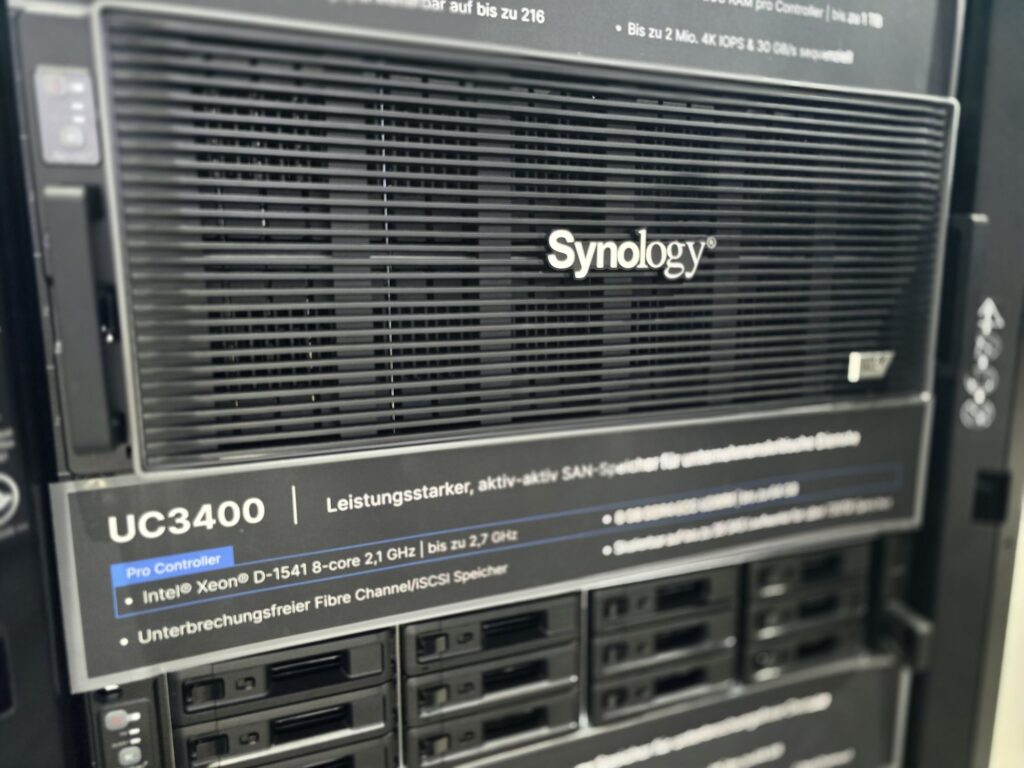 Synlogy zeigt die Enterprise NAS Lösungen - Unter anderem auch das Model das Gronkh für seine Libary nutzt. - Bild: Sebastian Selinger