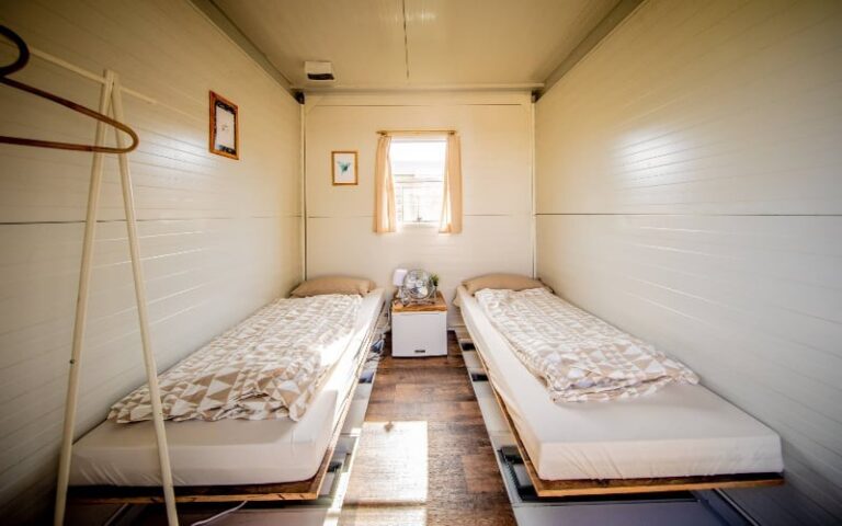 Innenansicht des Camp House auf dem gamescom camp - Bild: https://gamescomcamp.com