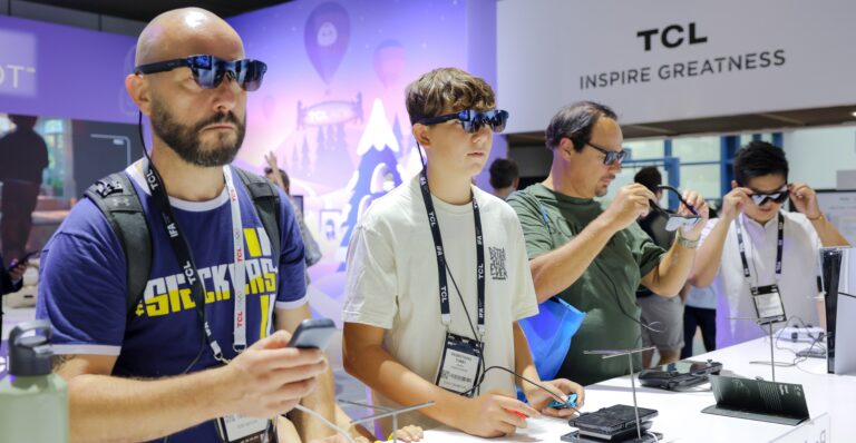 IFA 2025: RayNeo X3 Pro - 76-Gramm-AR-Brille mit 6DoF und Spatial Navigation - Bild: RayNeo