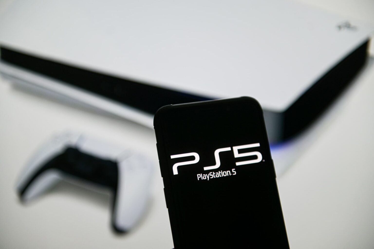 PlayStation 5 Konsole mit DualSense-Controller