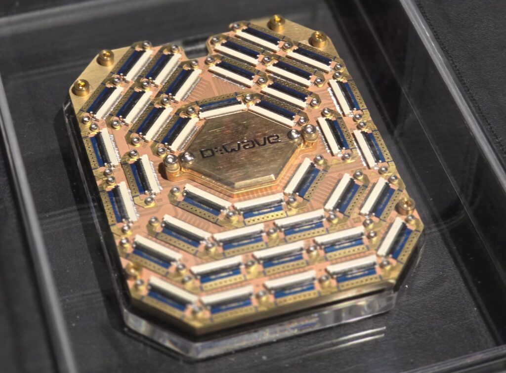 D-Wave - Quantum Chip unter Verschluss in einem Aktenkoffer - Bild: Sebastian Selinger