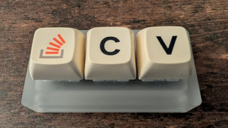 Stack Overflow: Zahl neuer Fragen bricht ein, KI-Assistenten verändern den Entwickleralltag