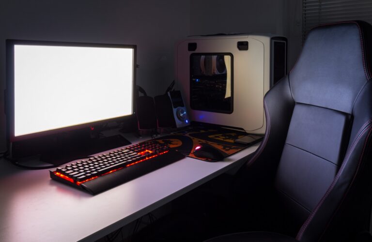 ASUS ROG teasert neuen RGB-OLED-Monitor für die CES 2026 an - Bild: ASUS ROG