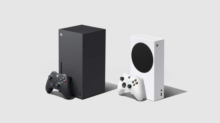 Xbox Series X und Xbox Series S mit Controllern