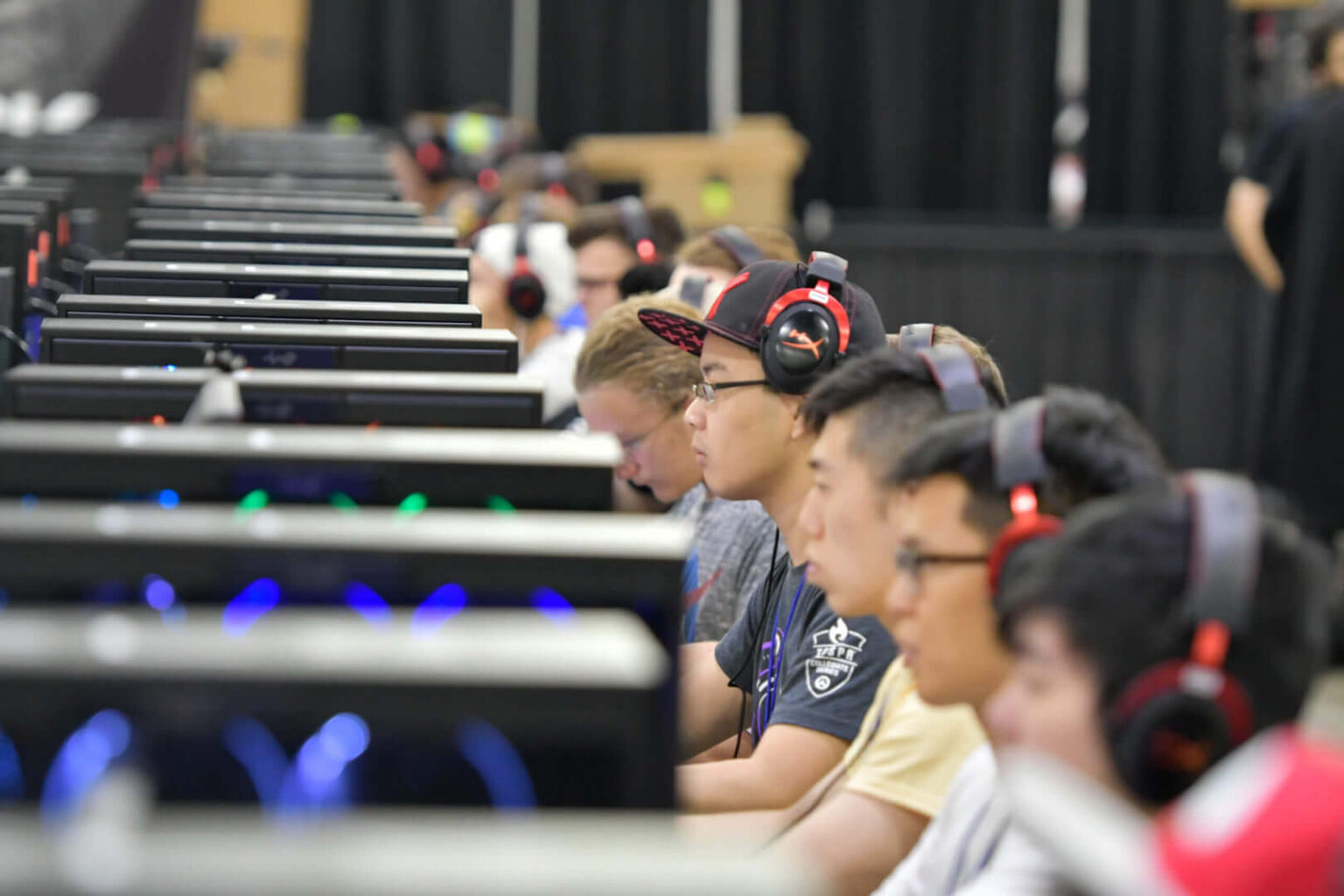 MomoCon 2026 mit AMD-Freeplay-Bereich und Gaming-PCs