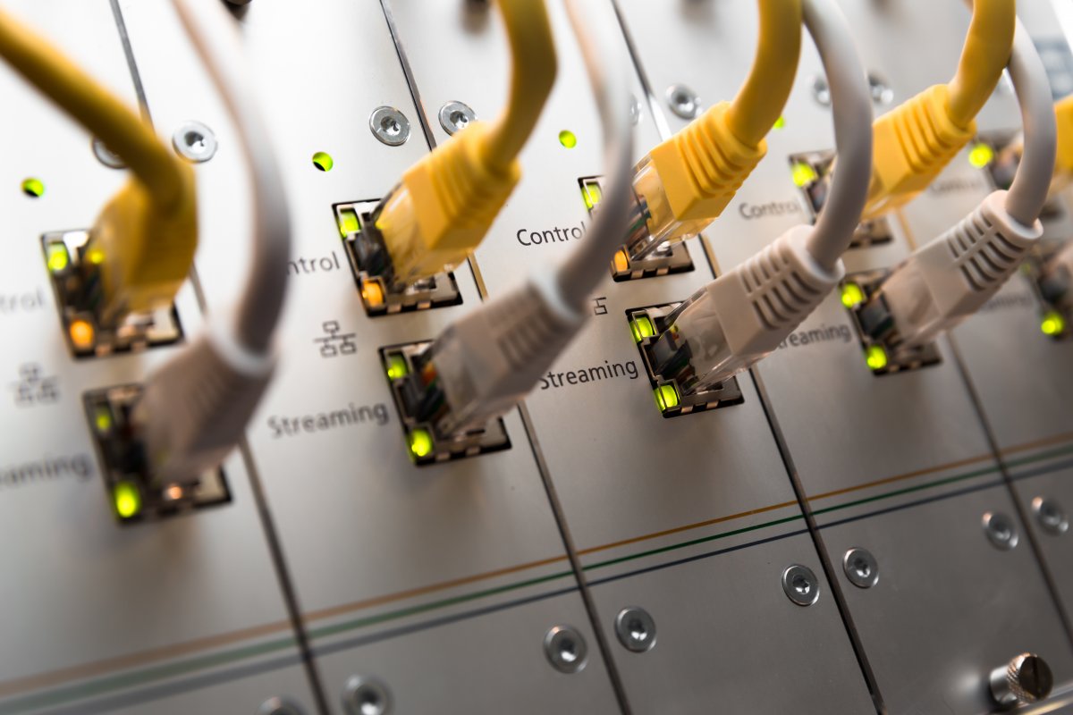 Alle gegen Nvidia: Offener Standard "UALink" vernetzt KI-Cluster