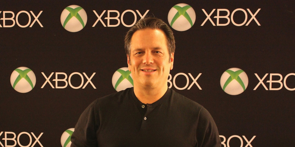 Phil Spencer vor Xbox-Hintergrund - Bild: Microsoft/Xbox