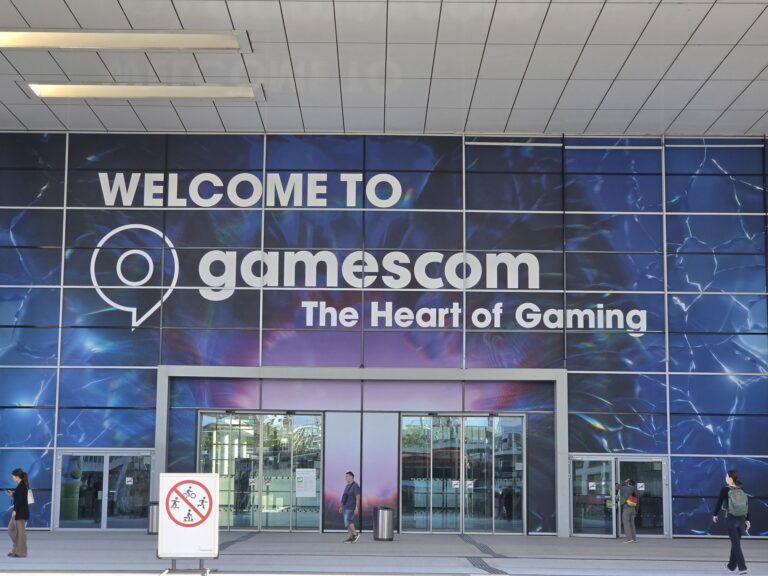Eingang der gamescom 2026 mit dem Schriftzug Welcome to gamescom