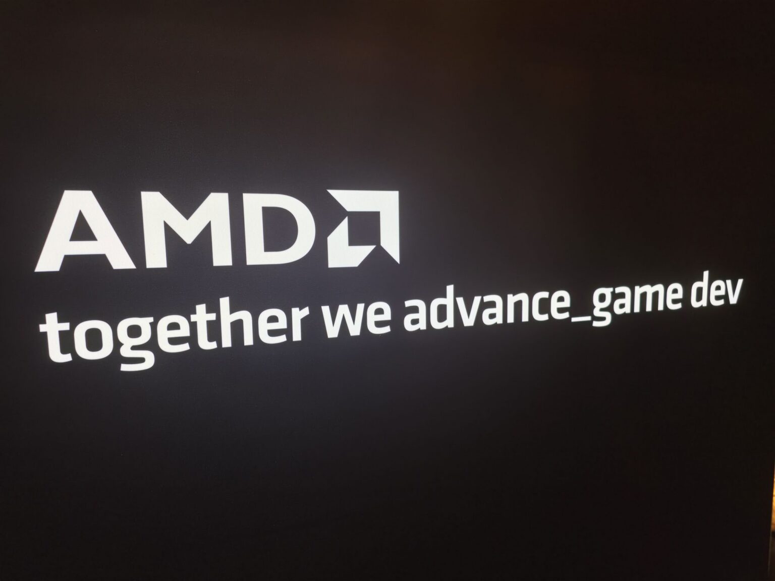 AMD-Ausstellungsfläche mit dem Schriftzug together we advance game dev