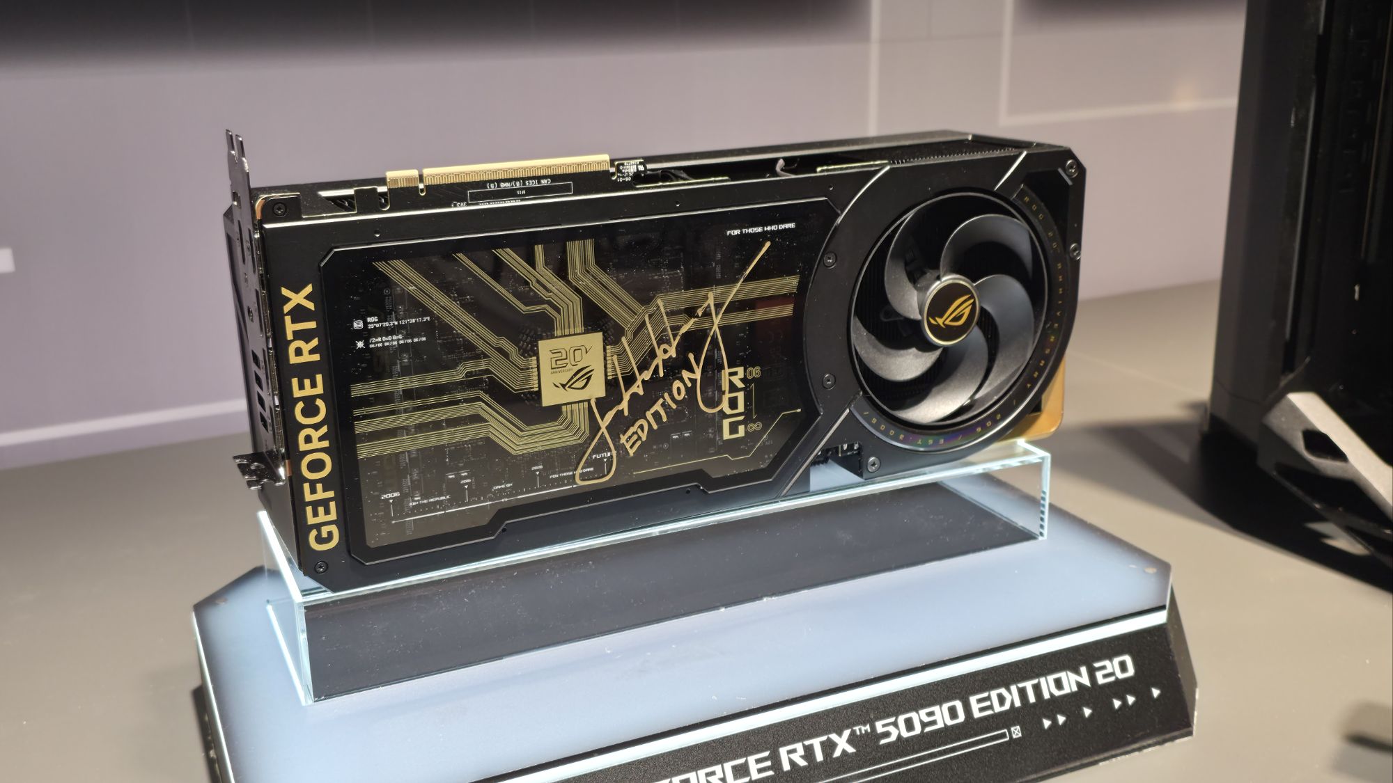 ASUS ROG GeForce RTX 5090 Edition 20