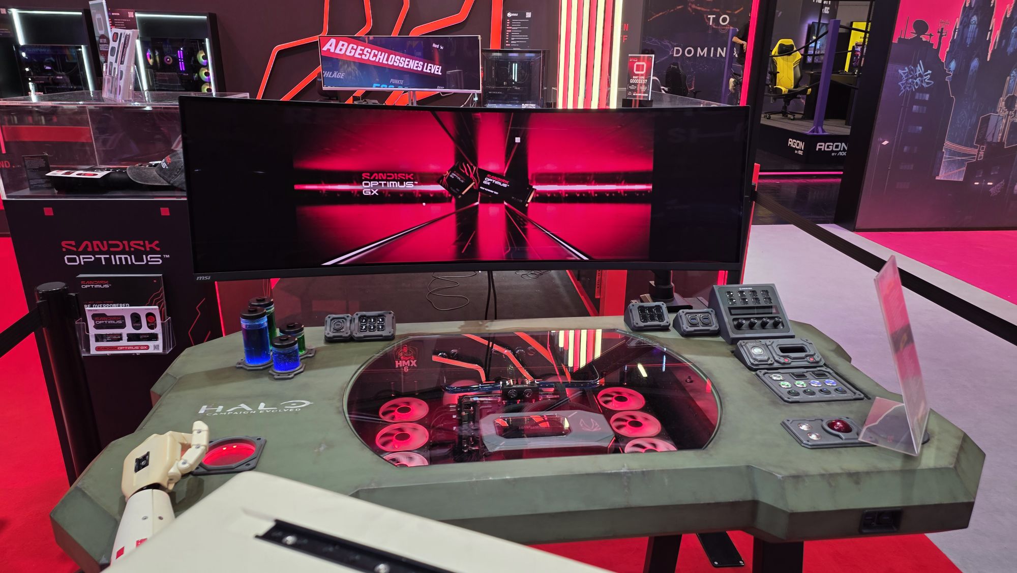 Höllenmaschine HMX 6 mit Halo: Campaign Evolved am SanDisk-Stand