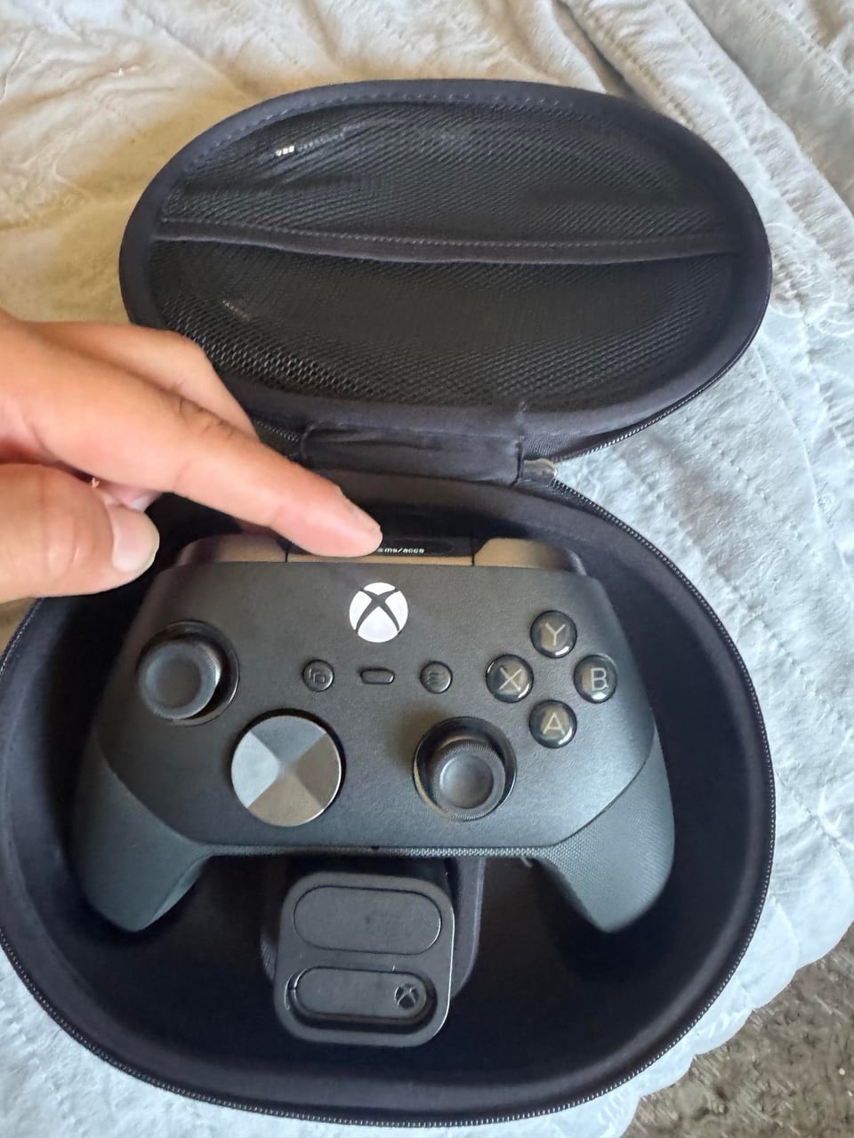 Möglicher Xbox Elite Controller in einem Transportetui