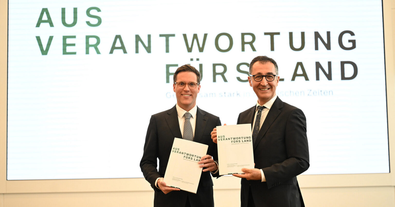 Cem Özdemir und Manuel Hagel präsentieren den Koalitionsvertrag von Baden-Württemberg