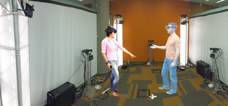 Holoportation-Demonstration mit HoloLens - Bild: Microsoft Research