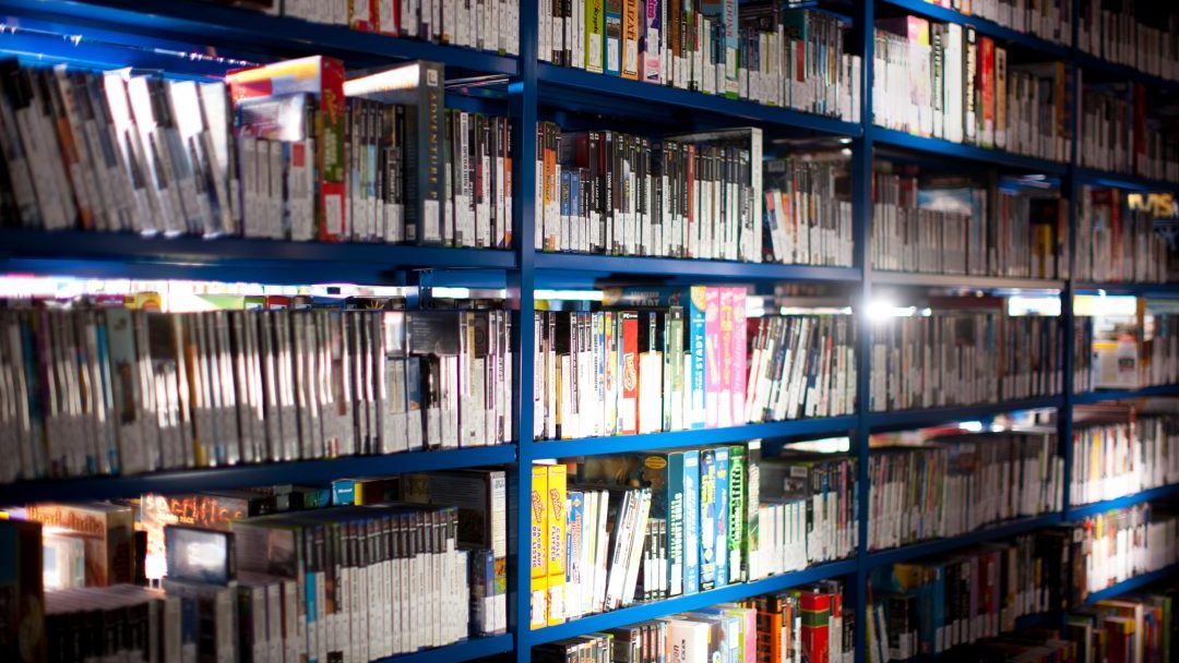 Internationale Computerspielesammlung mit historischen Spielen und Datenträgern