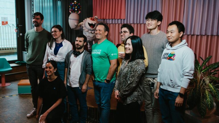Xbox-Führungsteam mit Mitarbeitenden im King-Studio
