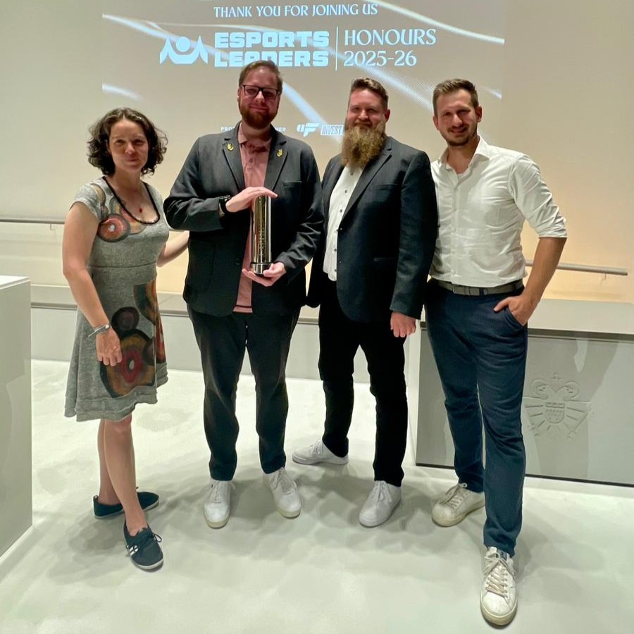 Vertreter von Leipzig Esports mit dem Local Hero Award 2026