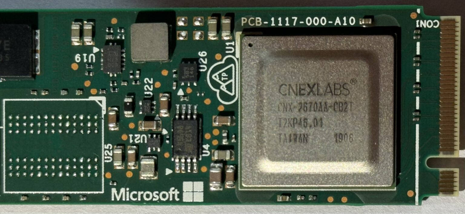 Microsoft Z1000 SSD mit CNEX Labs Controller auf der Platine - Bild: yuuki_ans auf X