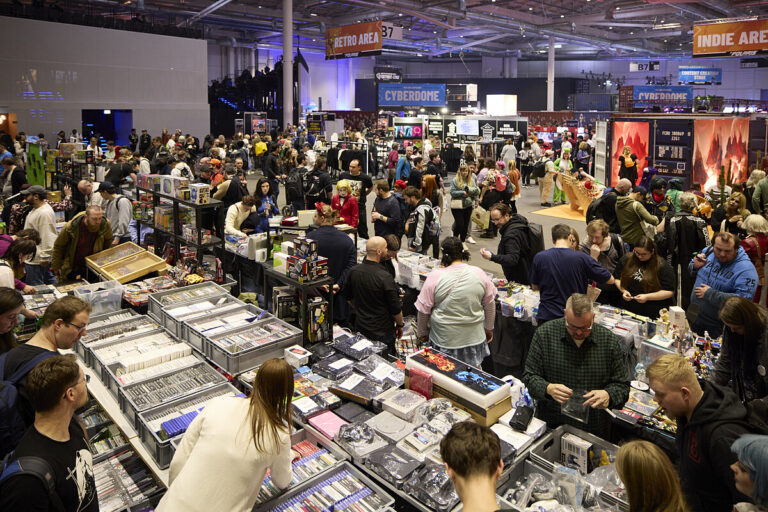 Besucherinnen und Besucher bei der POLARIS Convention