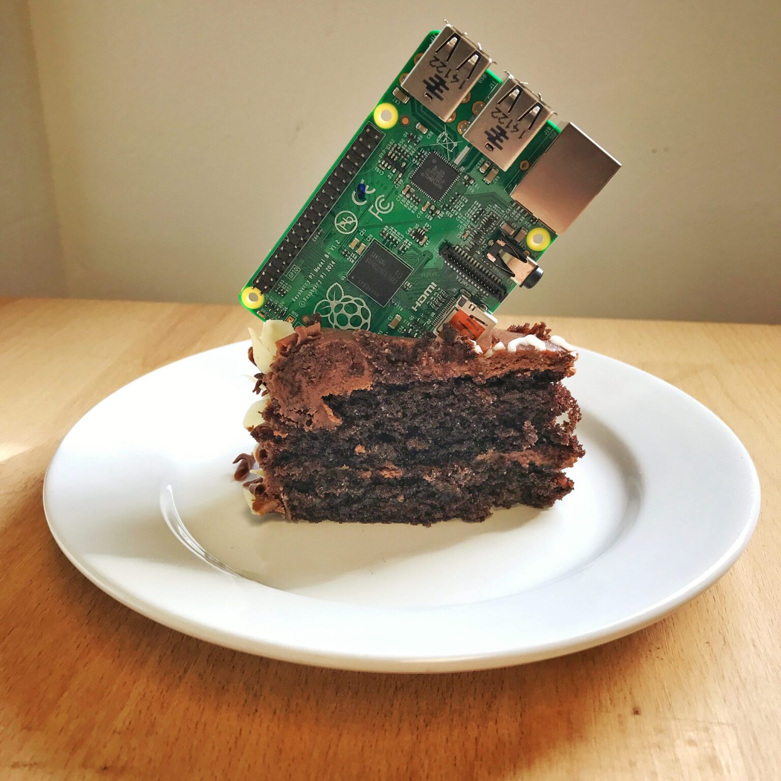 Raspberry Pi Model B zum Verkaufsstart 2012 - Bild: Raspberry Pi Foundation