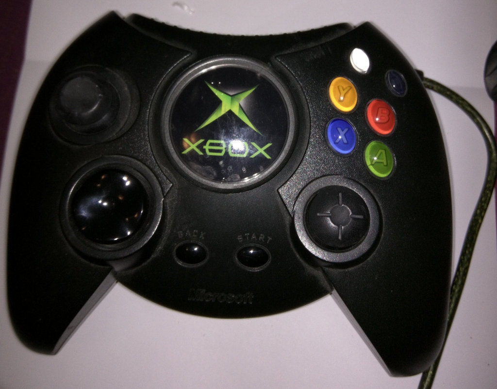Raspberry Pi Zero im Gehäuse eines Original-Xbox-Controllers