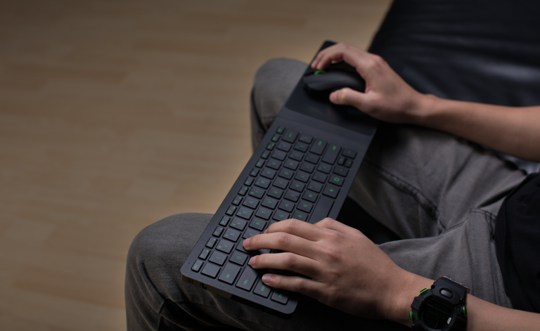 Razer Turret mit Lapboard und Maus im Wohnzimmer - Bild: Razer