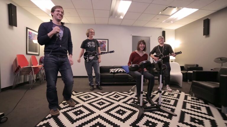 Rock Band 4 Logo und Bandmotiv