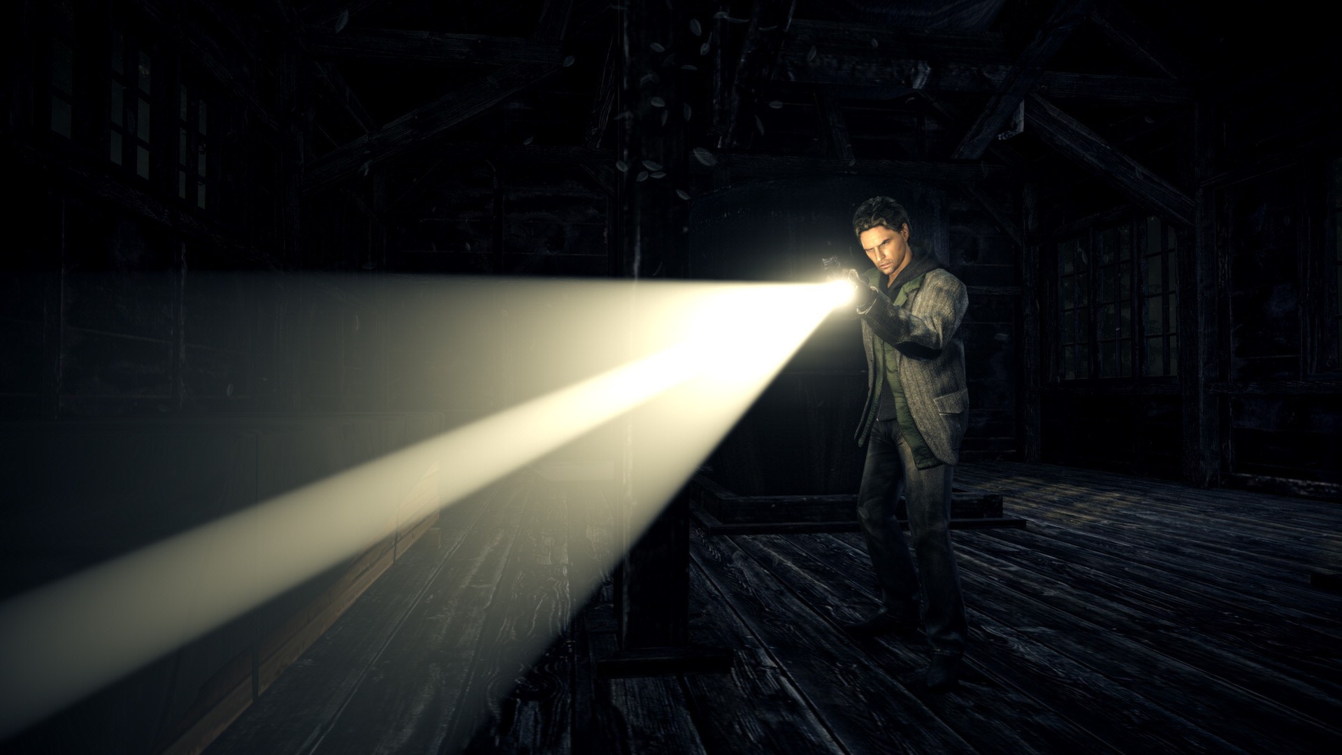 Alan Wake leuchtet mit einer Taschenlampe durch ein dunkles Gebäude