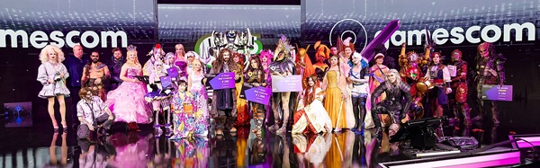 Teilnehmende des gamescom cosplay contest 2025 auf der Bühne - Bild: Koelnmesse / gamescom