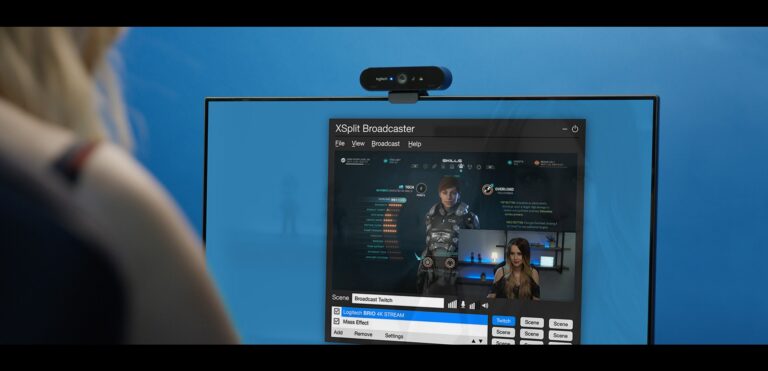 Logitech BRIO 4K STREAM EDITION vor einem Streaming-Arbeitsplatz
