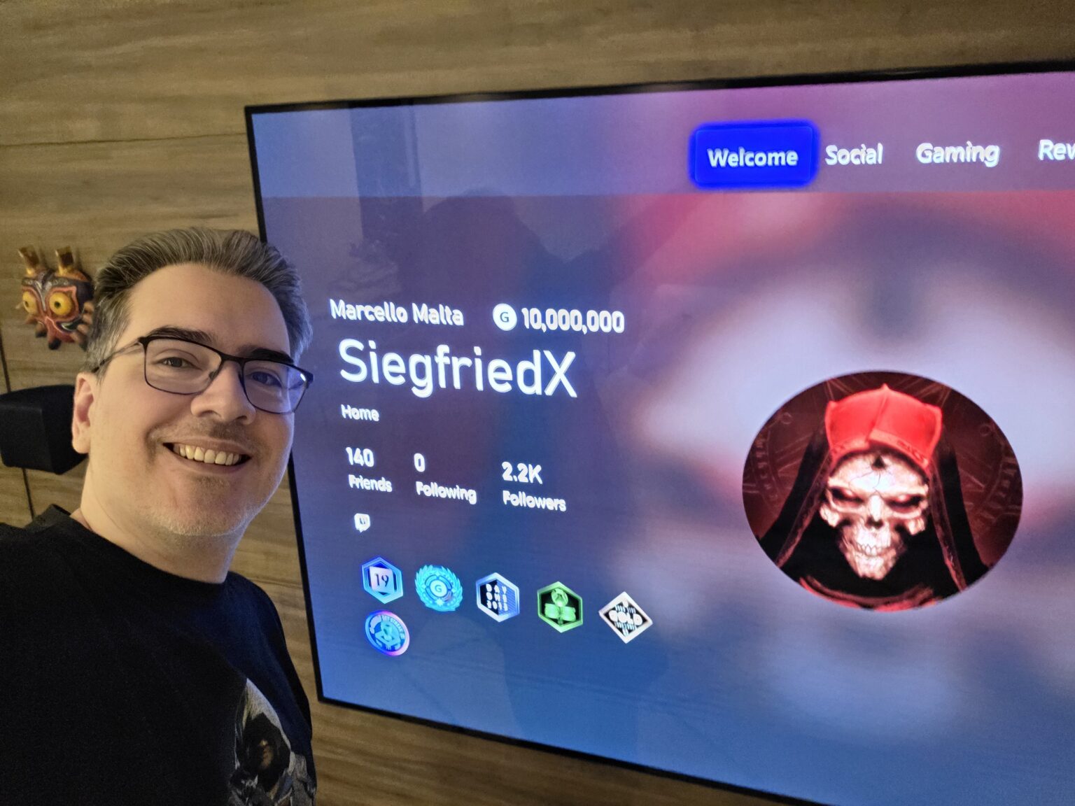 Marcello Malta neben seinem Xbox-Profil mit zehn Millionen Gamerscore - Bild: Marcello Malta