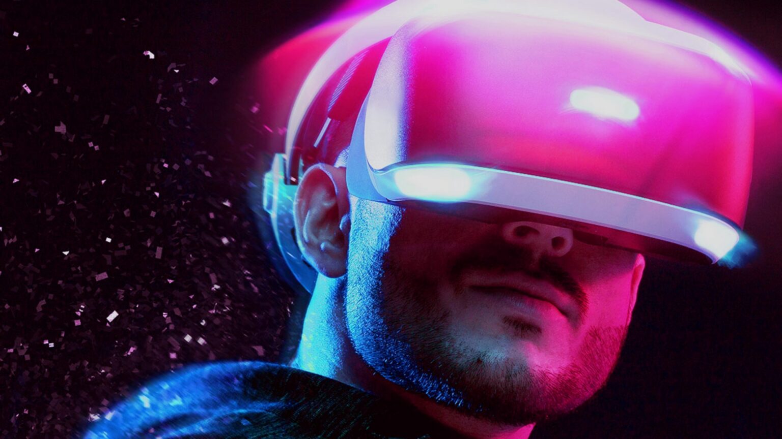 Person mit VR-Headset in blau-violettem Licht