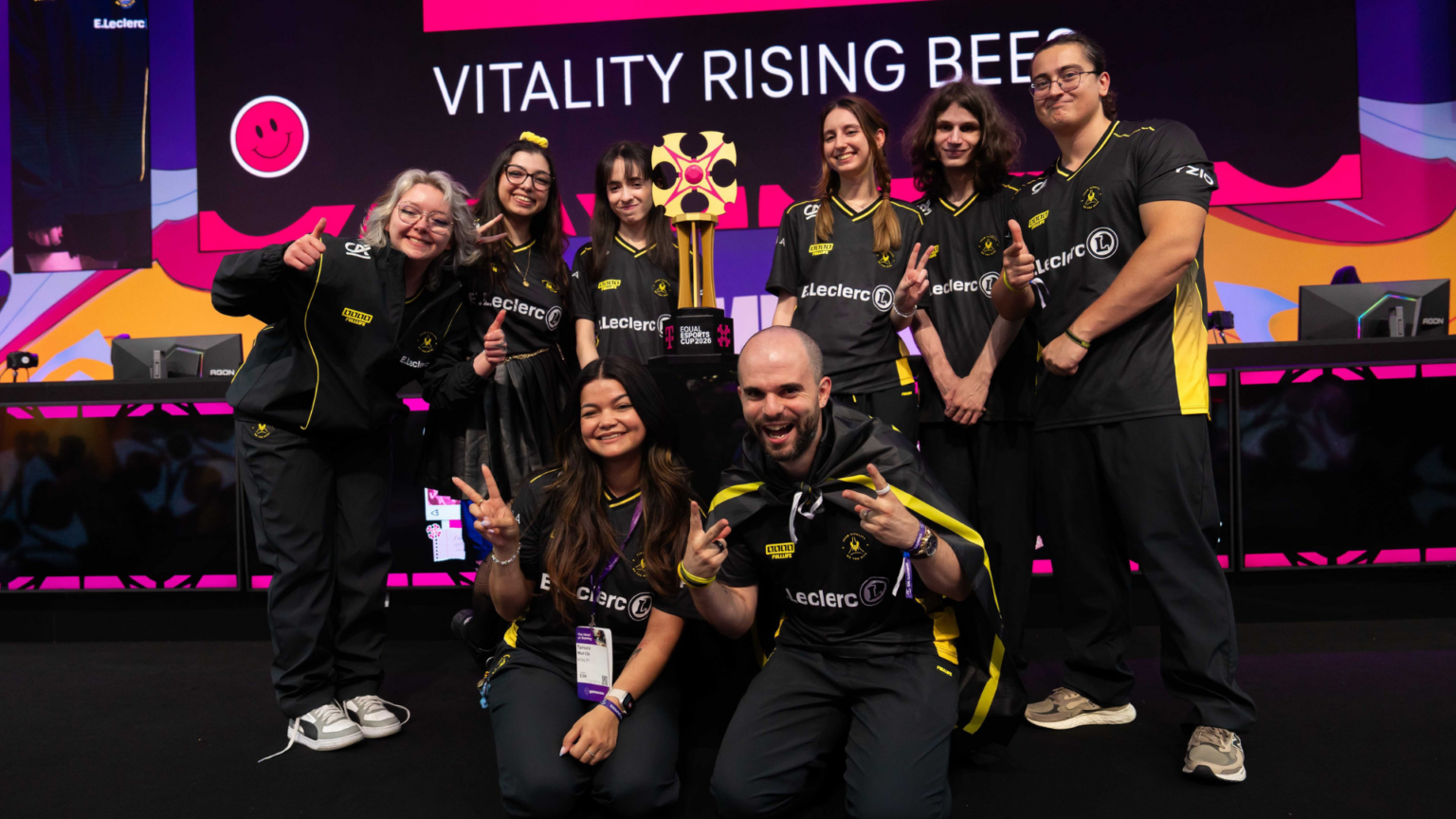 Vitality Rising Bees nach dem Sieg beim Equal Esports Cup auf der gamescom 2026 - Bild: esports player foundation