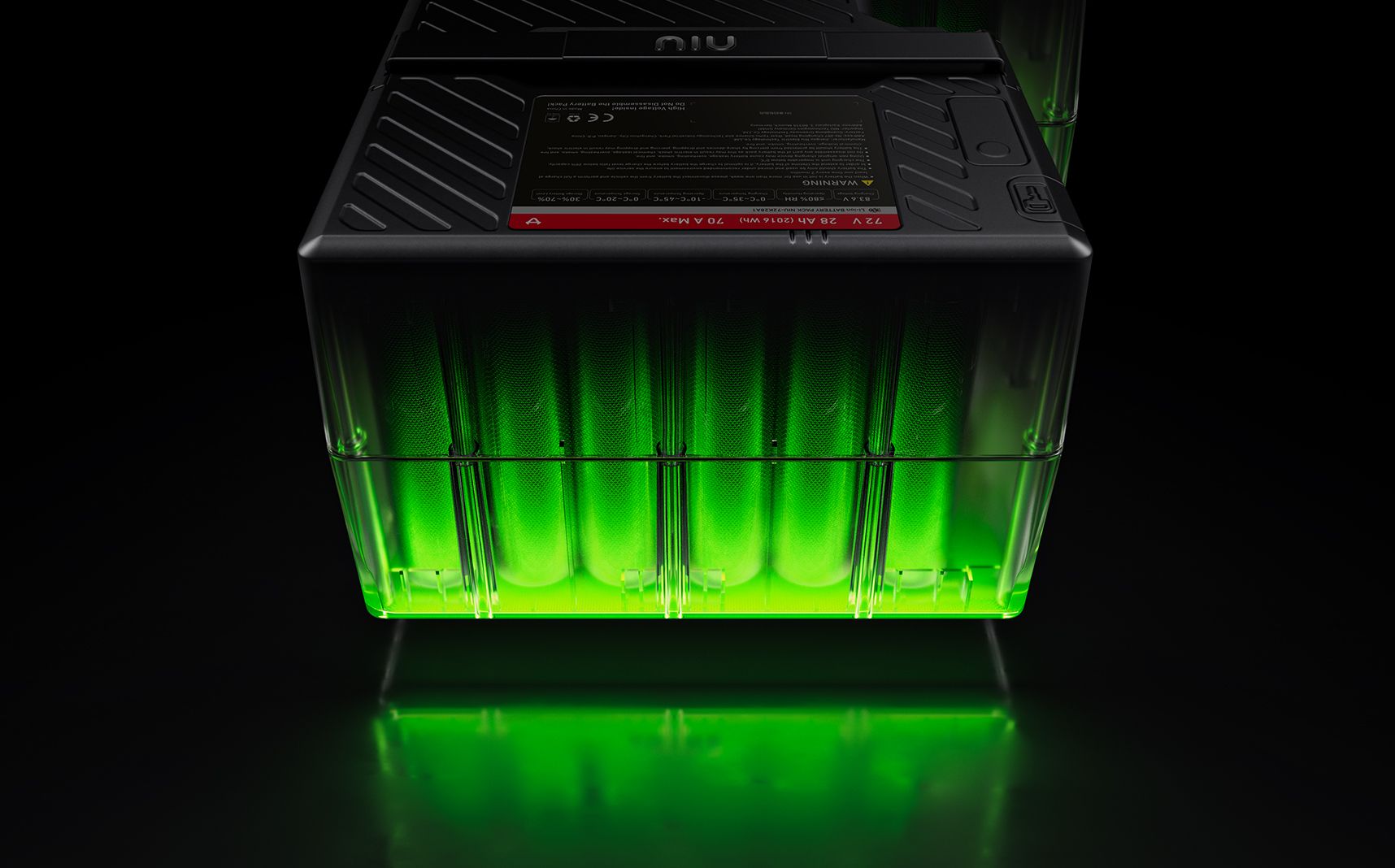 Herausnehmbarer Akku des NIU FQiX x Razer in schwarzem Gehäuse mit grüner Beleuchtung