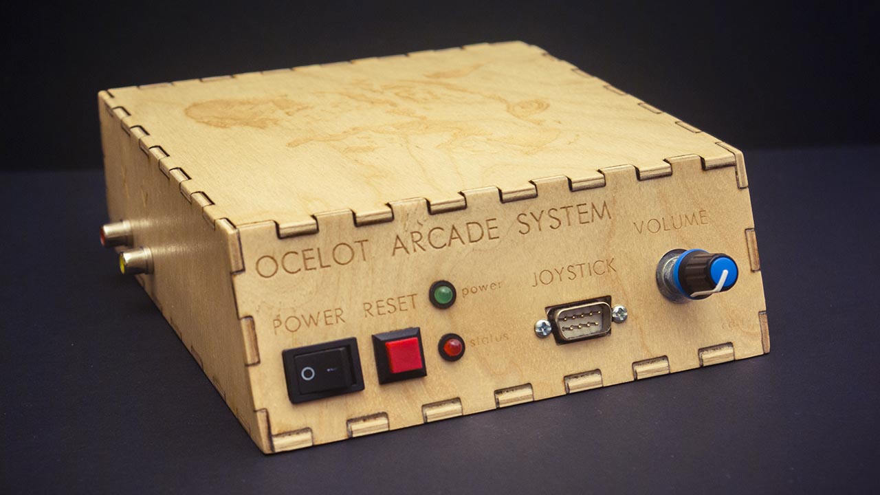 Ocelot Arcade System mit Oszilloskop und Spielcontroller - Bild: Mathew Carr