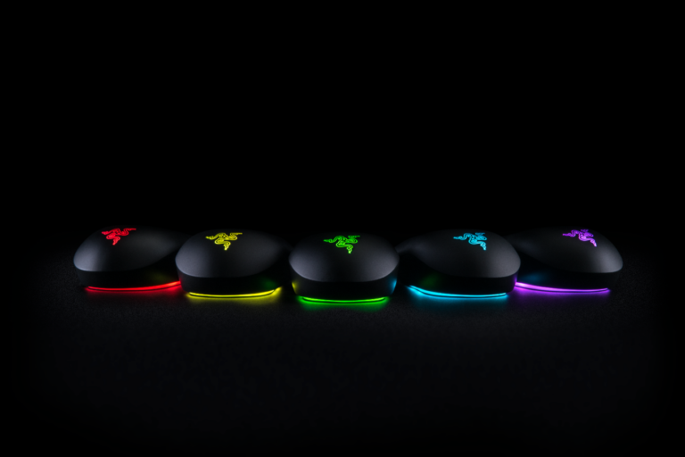 Razer Abyssus Essential mit Chroma-Unterbodenbeleuchtung in fünf Farben - Bild: Razer
