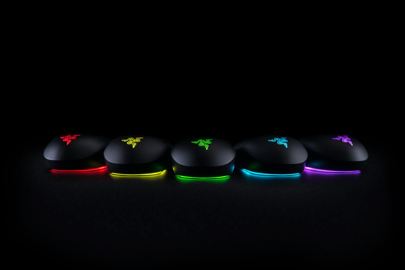 Razer Abyssus Essential mit Chroma-Unterbodenbeleuchtung in fünf Farben - Bild: Razer