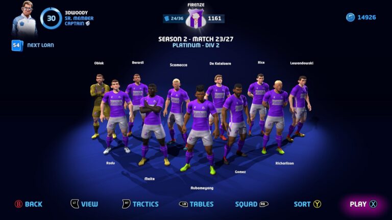 Mannschaft in violetten Trikots in der Aufstellungsansicht von Sociable Soccer 24
