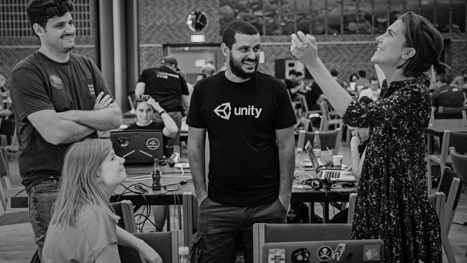 Unity Hackweek 2018 mit Entwicklern an einem Laptop - Bild: Unity