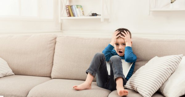 Smartphone und Tablet mit Informationen der Verbraucherzentrale zu Spiele-Apps - Bild: Verbraucherzentrale Bundesverband / Raum 11